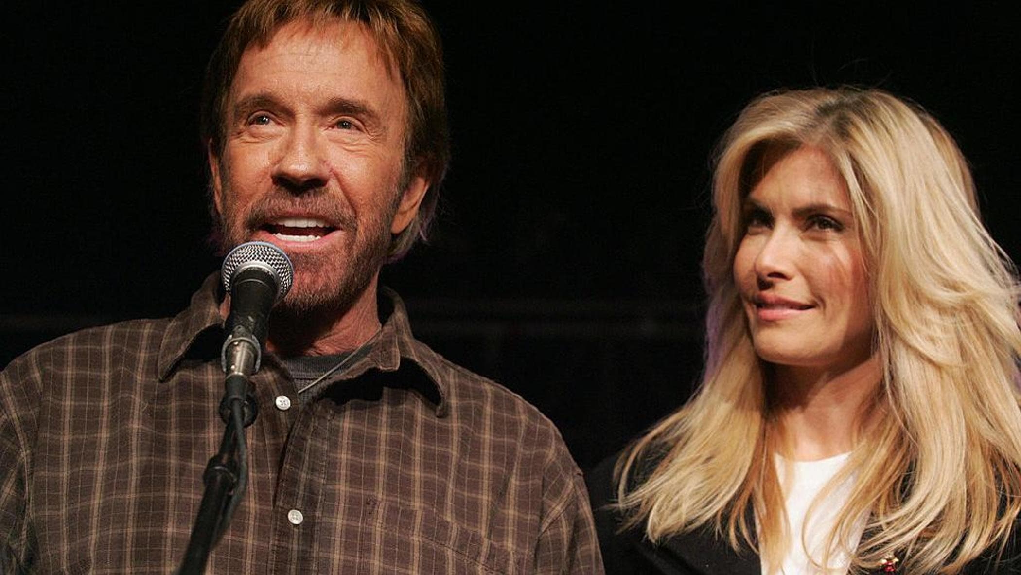 Chuck Norris, la famiglia: due mogli e cinque figli, di cui una nata da una relazione clandestina