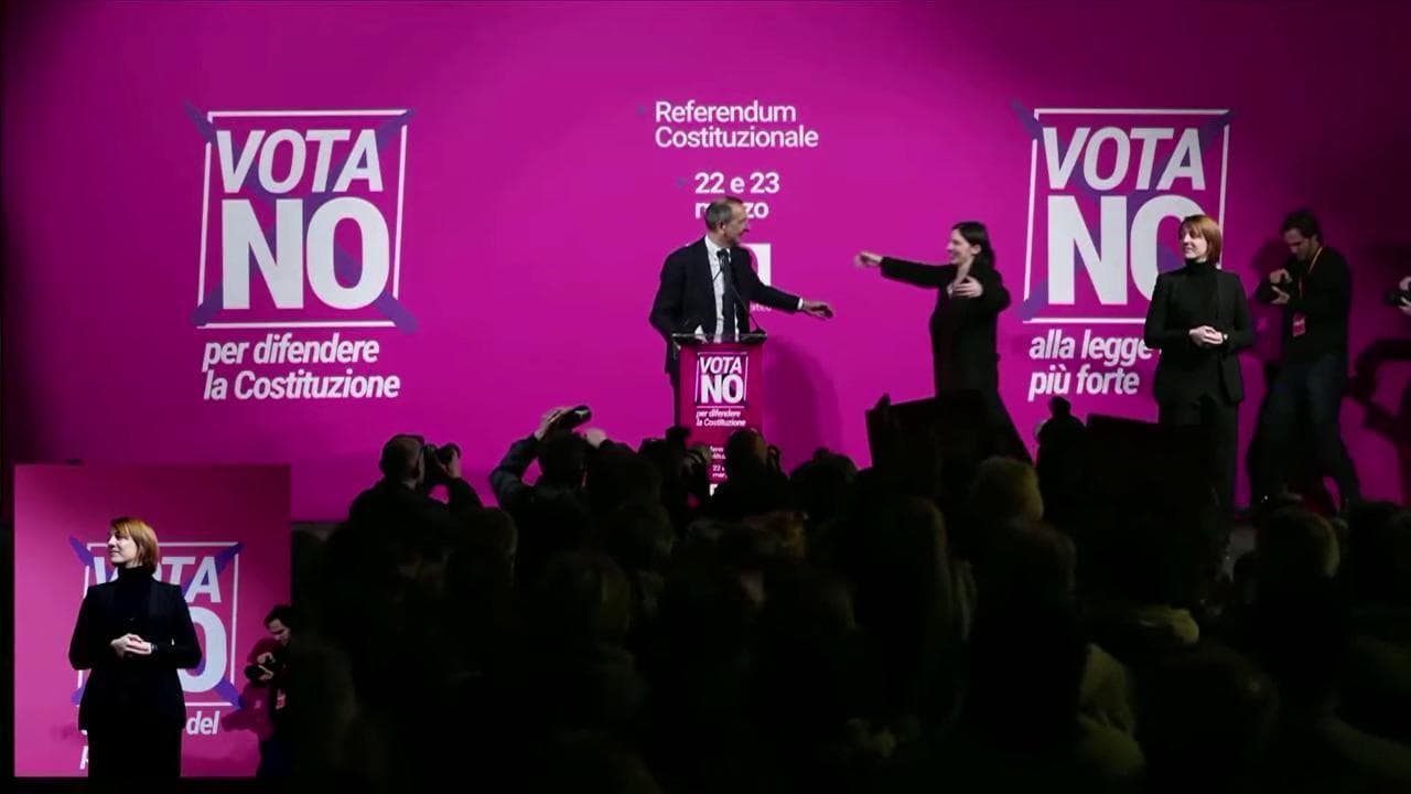 Siparietto Sala-Schlein: "È arrivata Elly? Basta chiamarla ragazza, è una signora fatta e finita"
