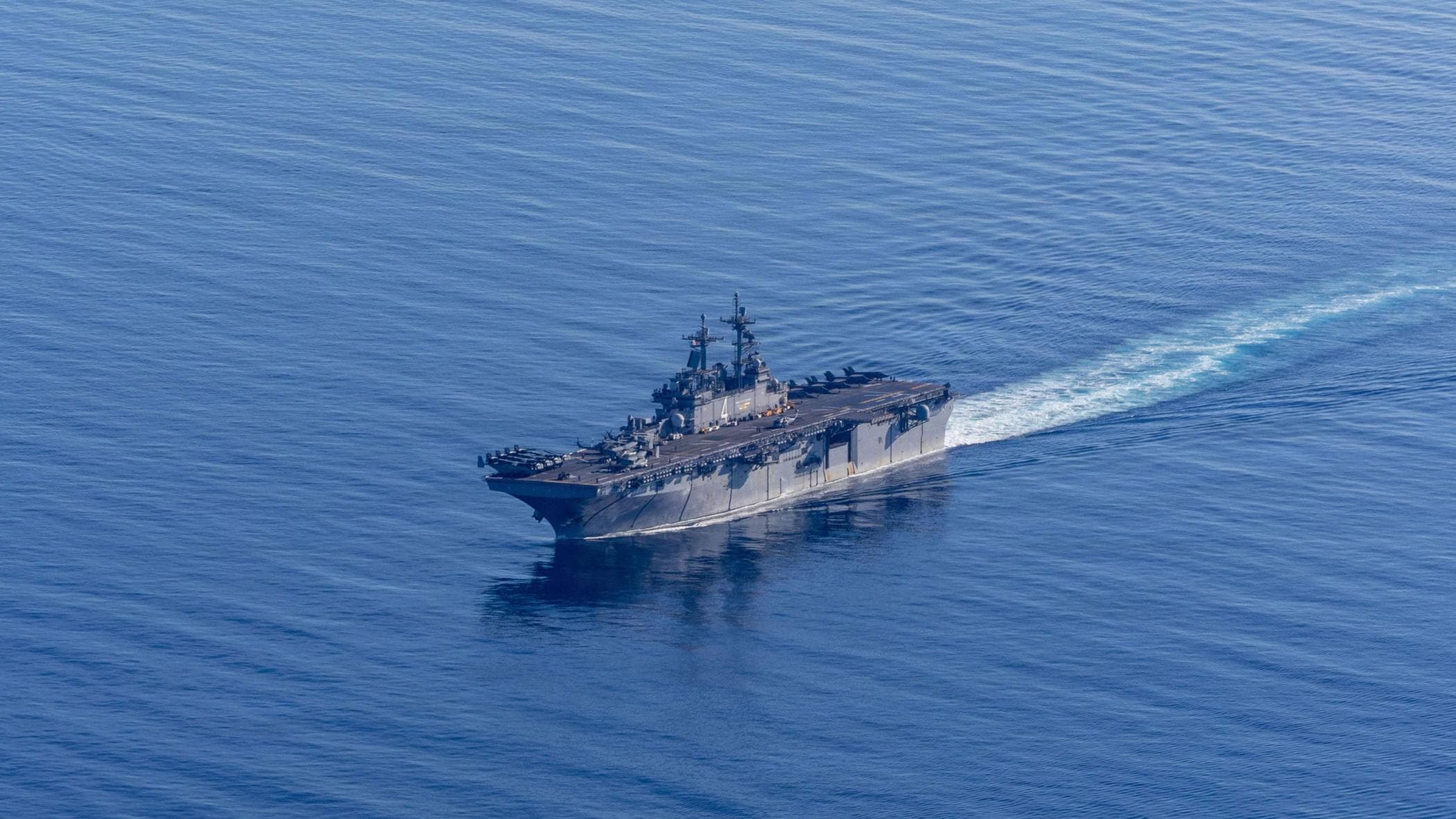 Trump: “Alleati codardi”. Altri marines verso Hormuz, ma apre a una de-escalation