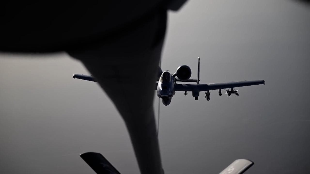 Operazione "Epic Fury", gli Usa mostrano il rifornimento aereo: le manovre tra i jet