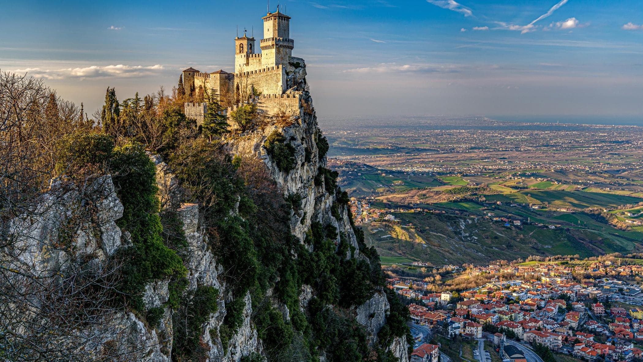 Marche, Engadina, Istria: 5 itinerari pasquali con pit stop strategico dove la benzina costa poco