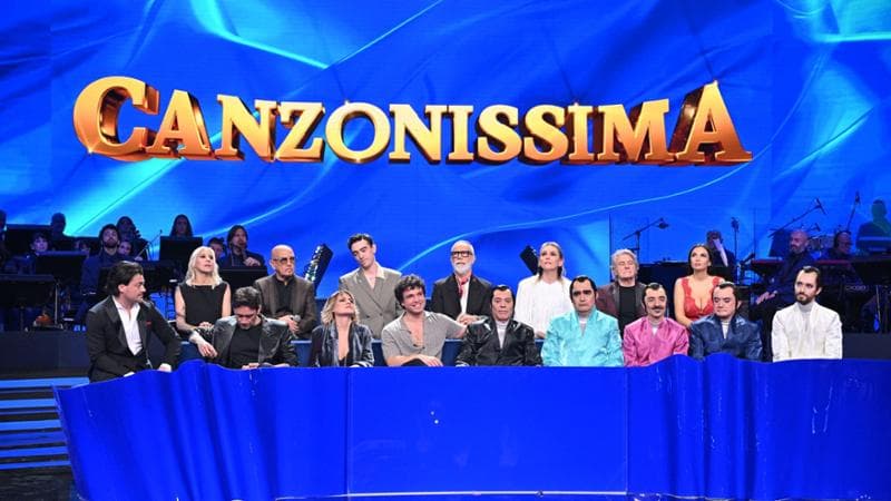 Canzonissima alza il sipario tra amarcord e carrambate. Ma lo show del passato era un’altra cosa