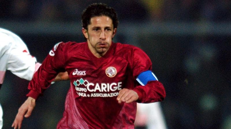 Igor Protti con la fascia di capitano al Livorno. PA Images via Getty Images