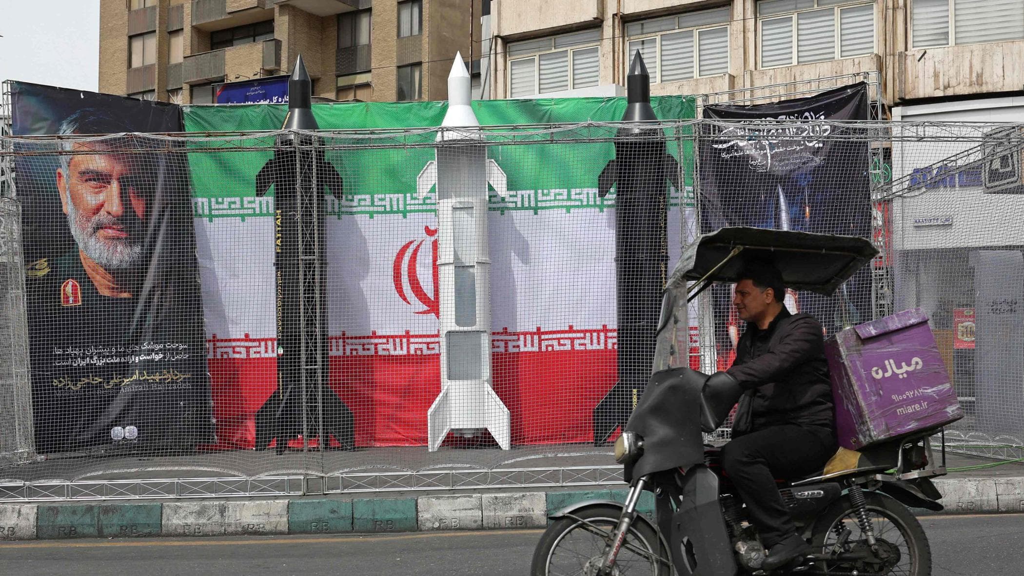 Iran, i mullah avvertono: “Blocco totale di Hormuz”. Sei punti per la tregua