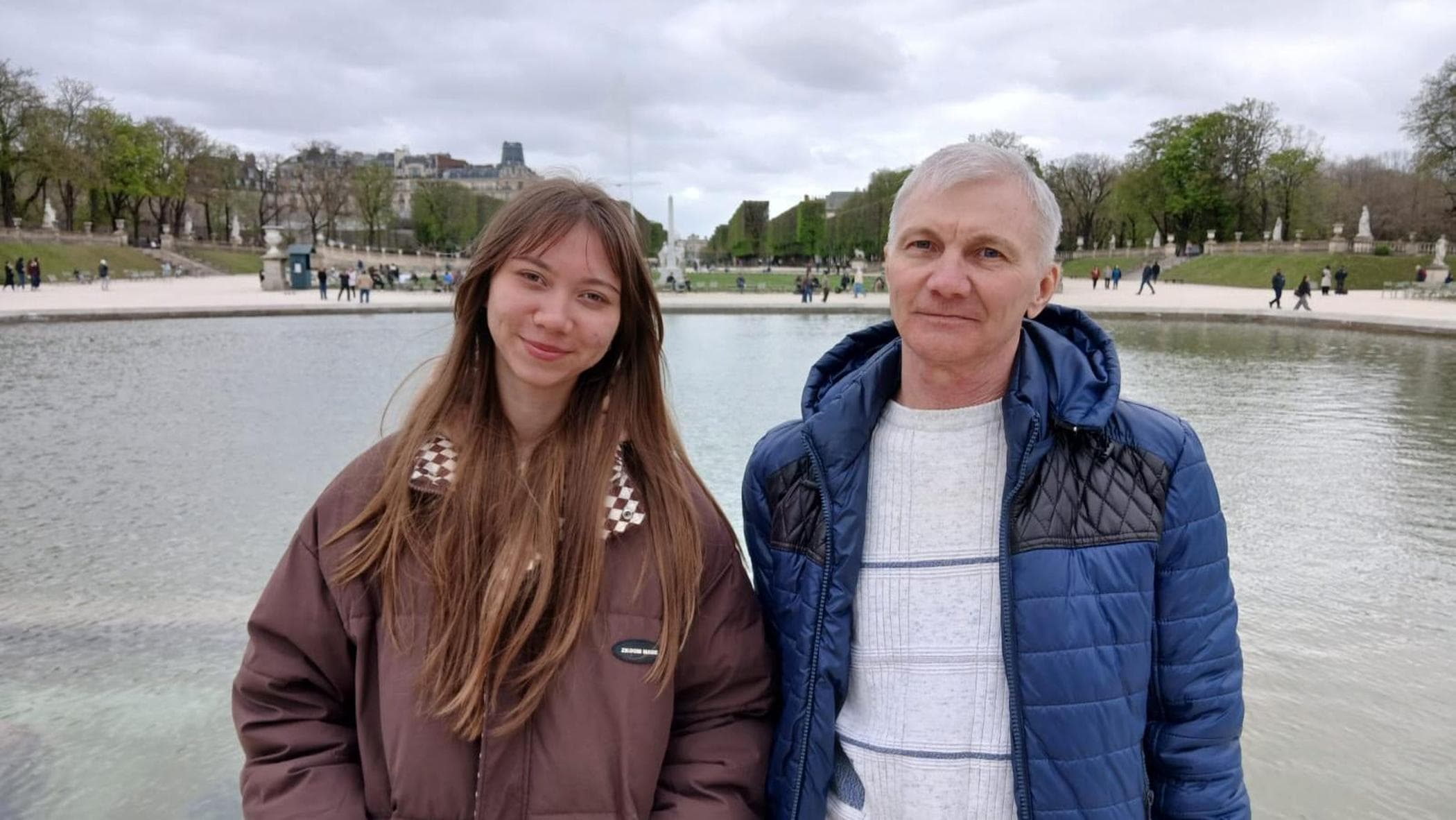 Aleksej Moskaliov e la figlia Masha: “Fuggiti dalla Russia con quel disegno per la pace in Ucraina”