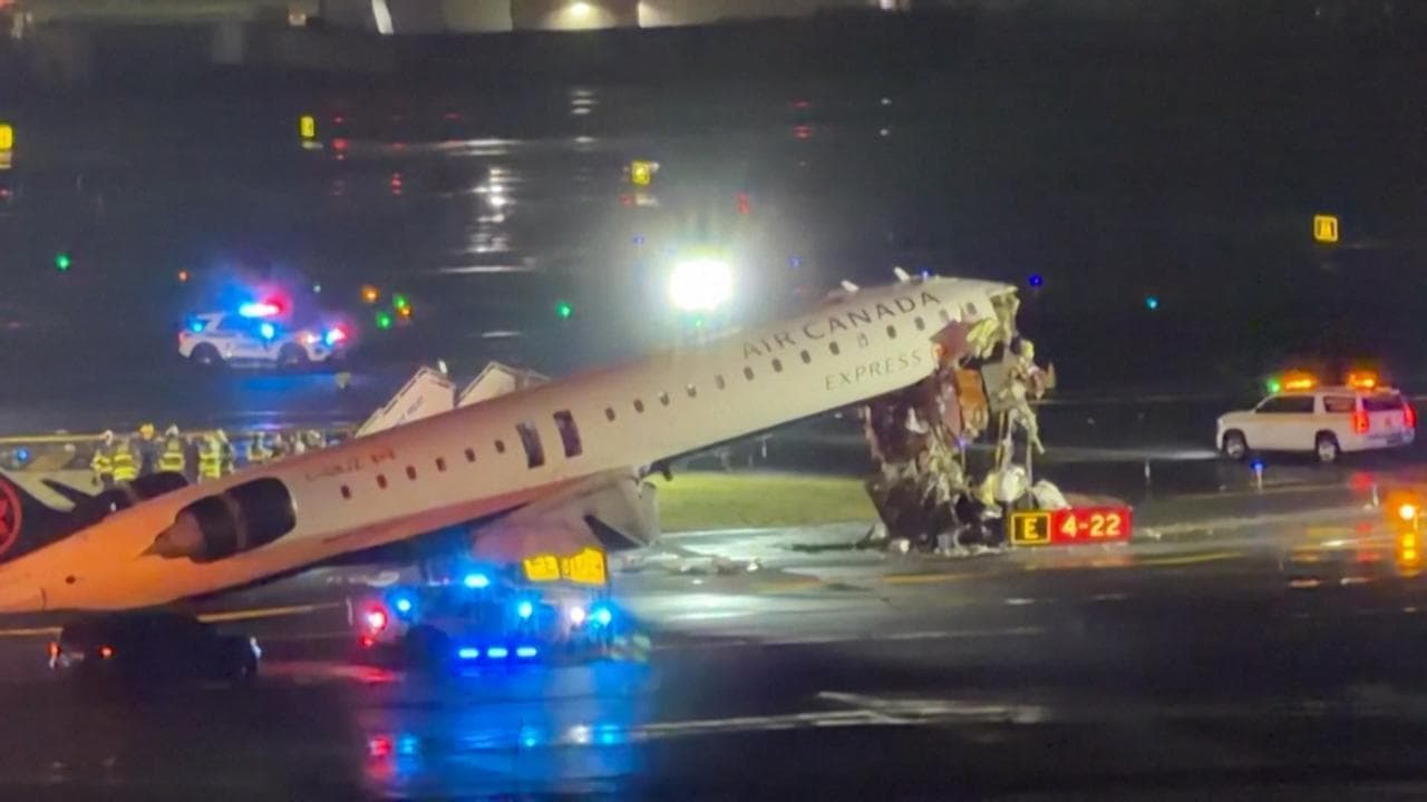 New York, voli sospesi all'aeroporto LaGuardia dopo lo scontro in pista