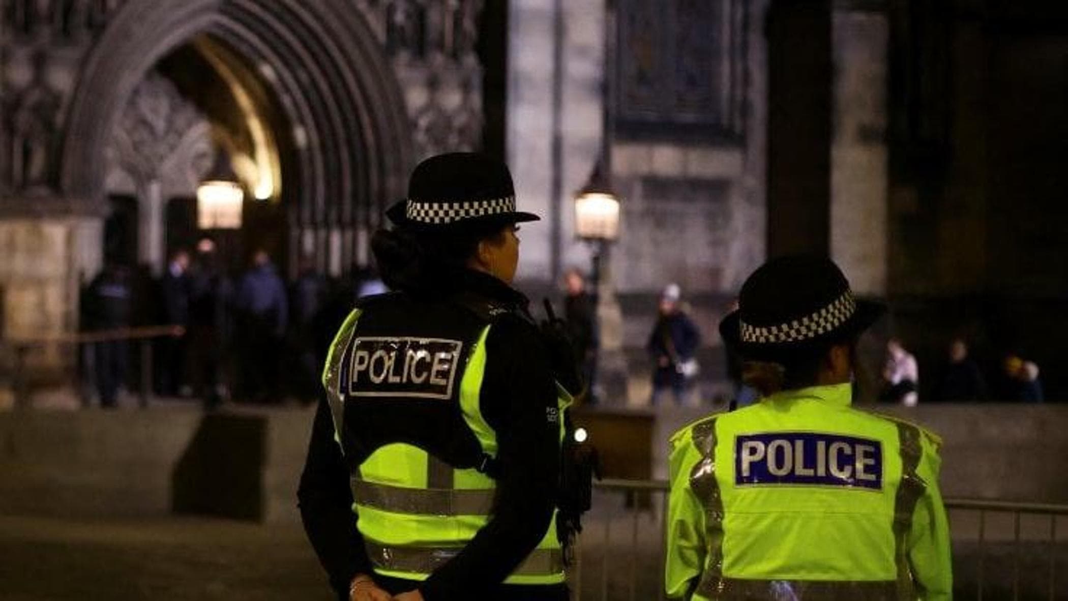 Londra, ambulanze a fuoco davanti alla sinagoga. Starmer: “Orrendo atto antisemita”