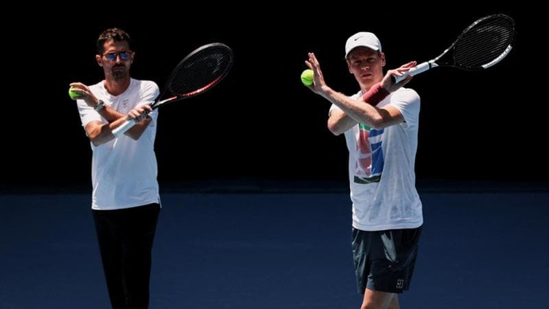 Jannik Sinner, koç Simone Vagnozzi ile birlikte