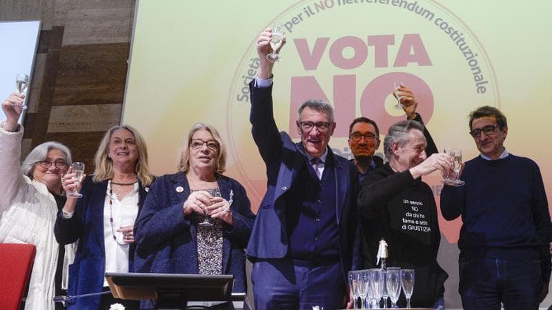 Roma Festa per la vittoria del NO al referendum sulla riforma costituzionale della giustizia nella foto il comitatto civico per il No con Silvia Albano Francesca Re David Maurizio Landini Giovanni Bachelet (Roma - , <credi