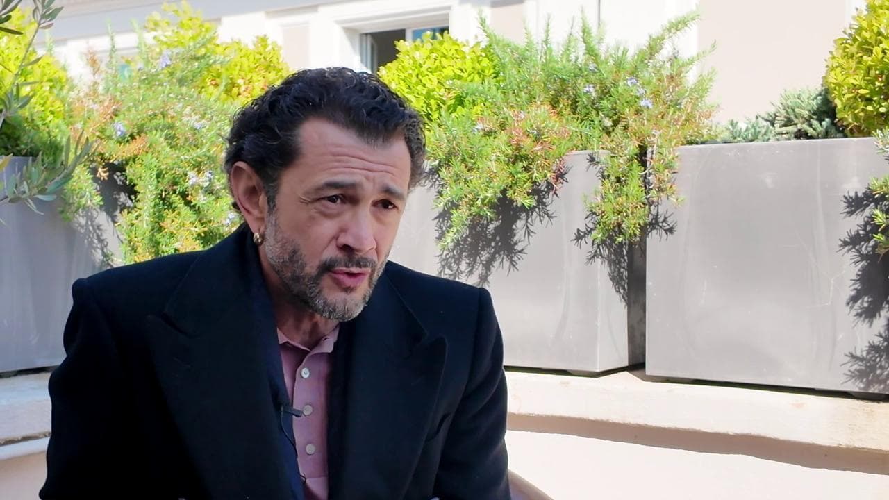 Vinicio Marchioni - A cielo aperto: "Ho dato fuoco all'infanzia, il teatro mi ha salvato"