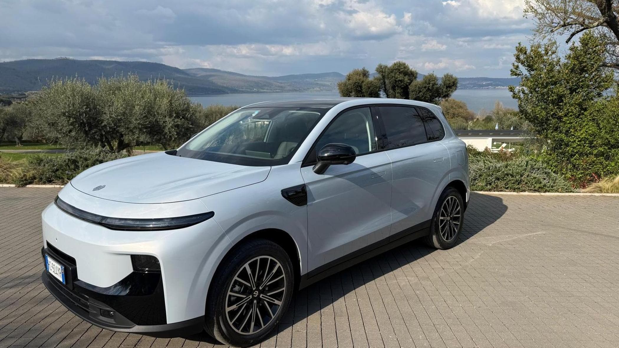 Leapmotor scommette sulla B10 Reev Hybrid: elettrica nell’anima, ma ...