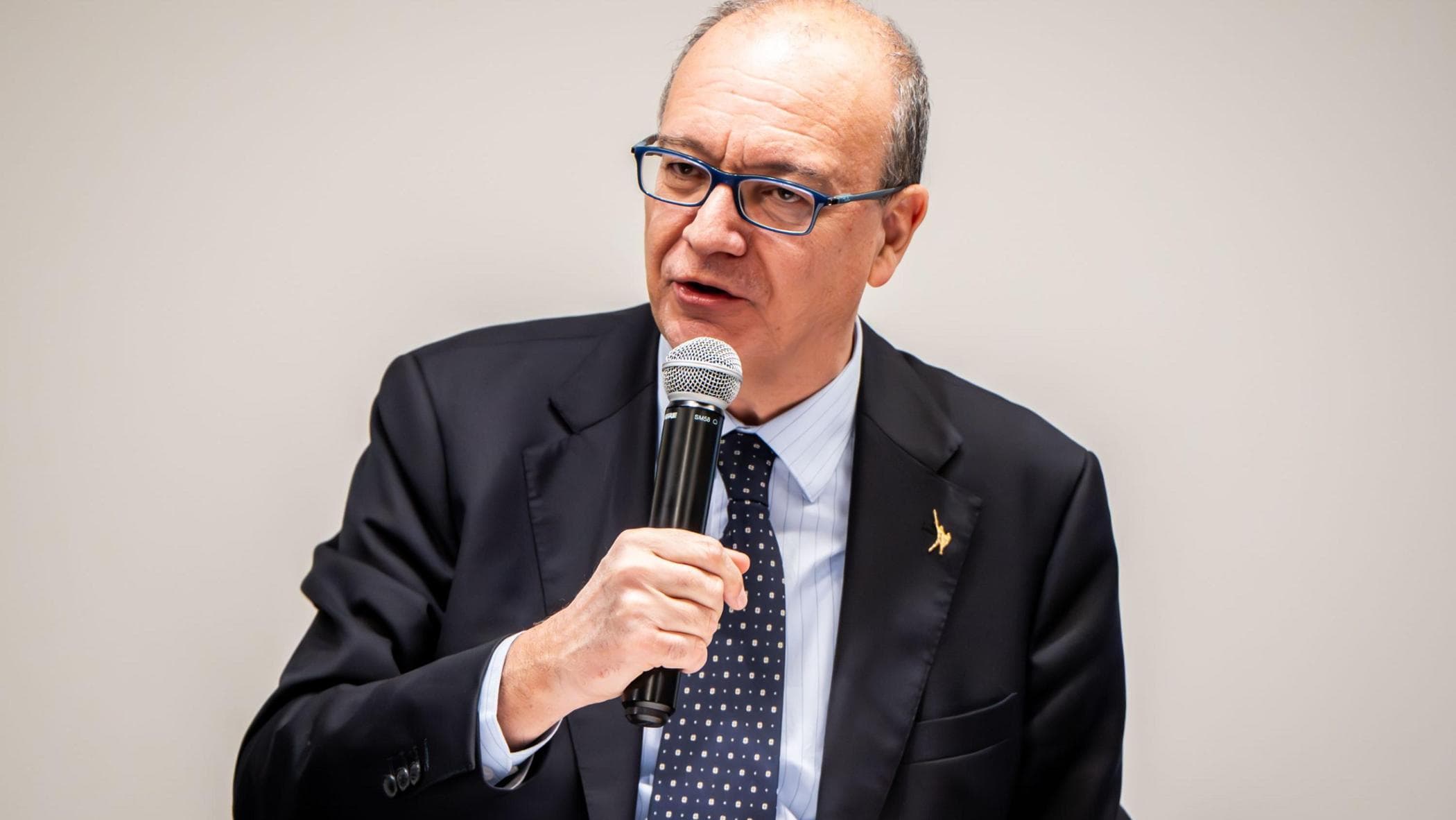 Prof accoltellata, l’allarme di Valditara: “Fatto grave, ora norme contro criminalità giovanile”