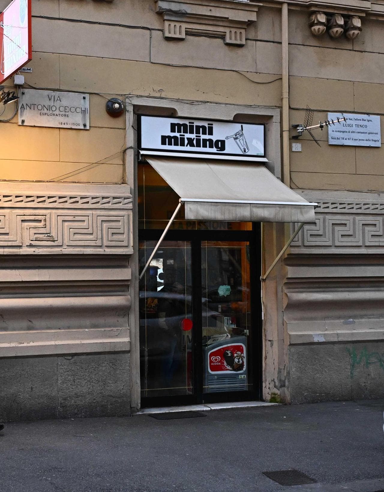 L'ex Bar Igea, tra via Casaregis e via Cecchi a Genova, frequentato da Gino Paoli e dai cantautori genovesi negli anni Sessanta.