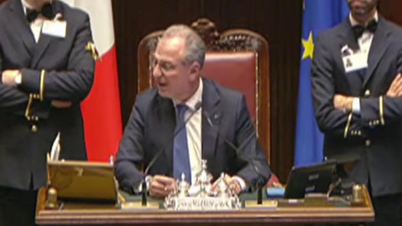 Dimissioni Santanchè, in aula scoppia l'applauso: Mulè si guarda attorno: "Che è successo?"