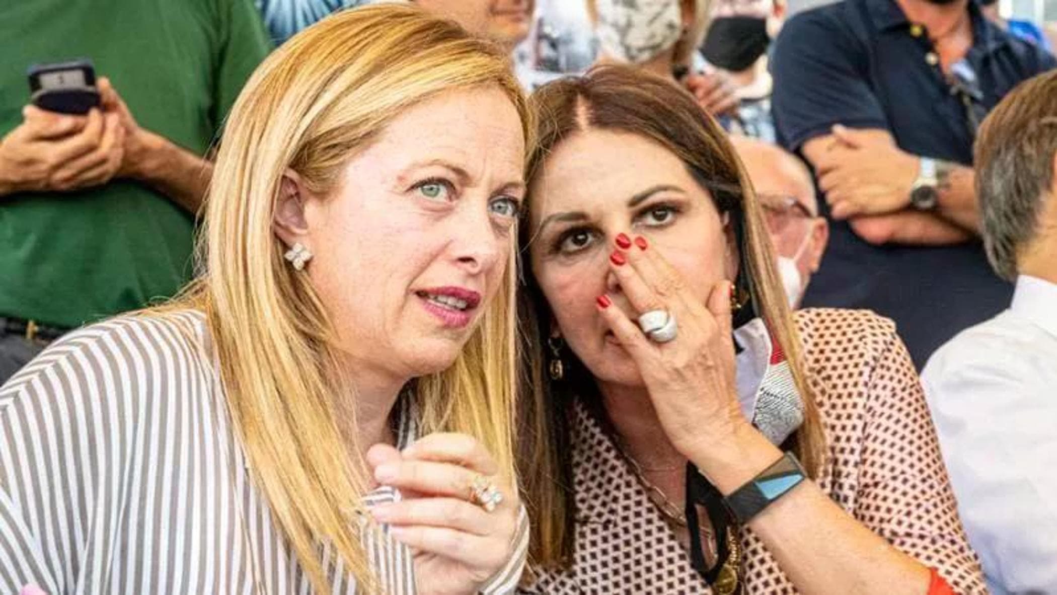 Meloni, Berlusconi, Santanchè e Bartolozzi: quelle lotte di potere tra le donne della destra