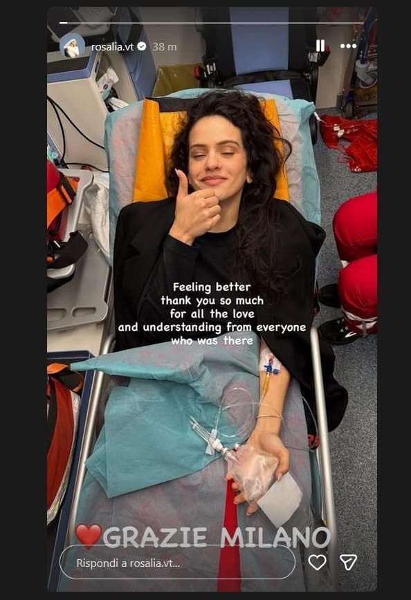La cantante ha pubblicato un storia su Instagram mostrandosi durante il ricovero a Milano