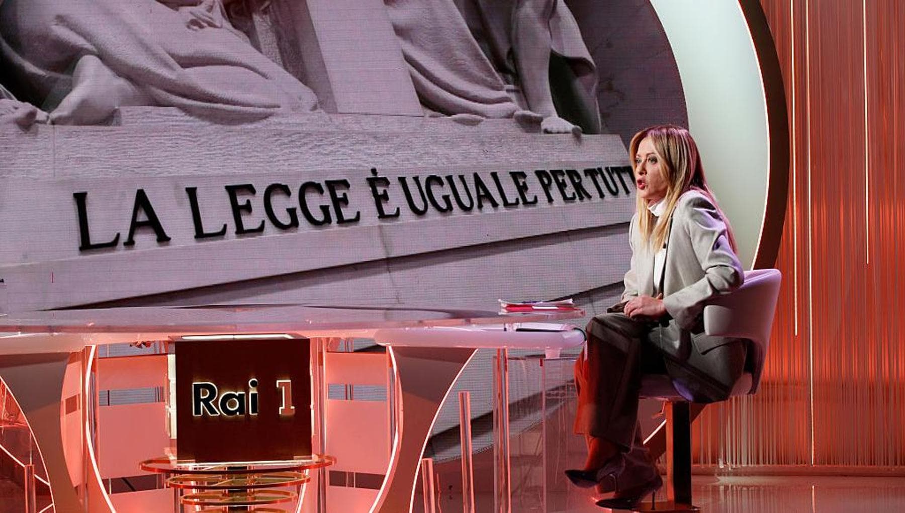 La democrazia di Meloni: con la vittoria del Sì il cavallo di Caligola sarebbe rimasto senatore