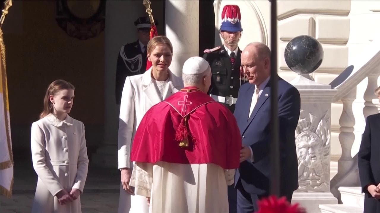Il Papa nel principato di Monaco: "La vostra ricchezza al servizio della legge e della giustizia"