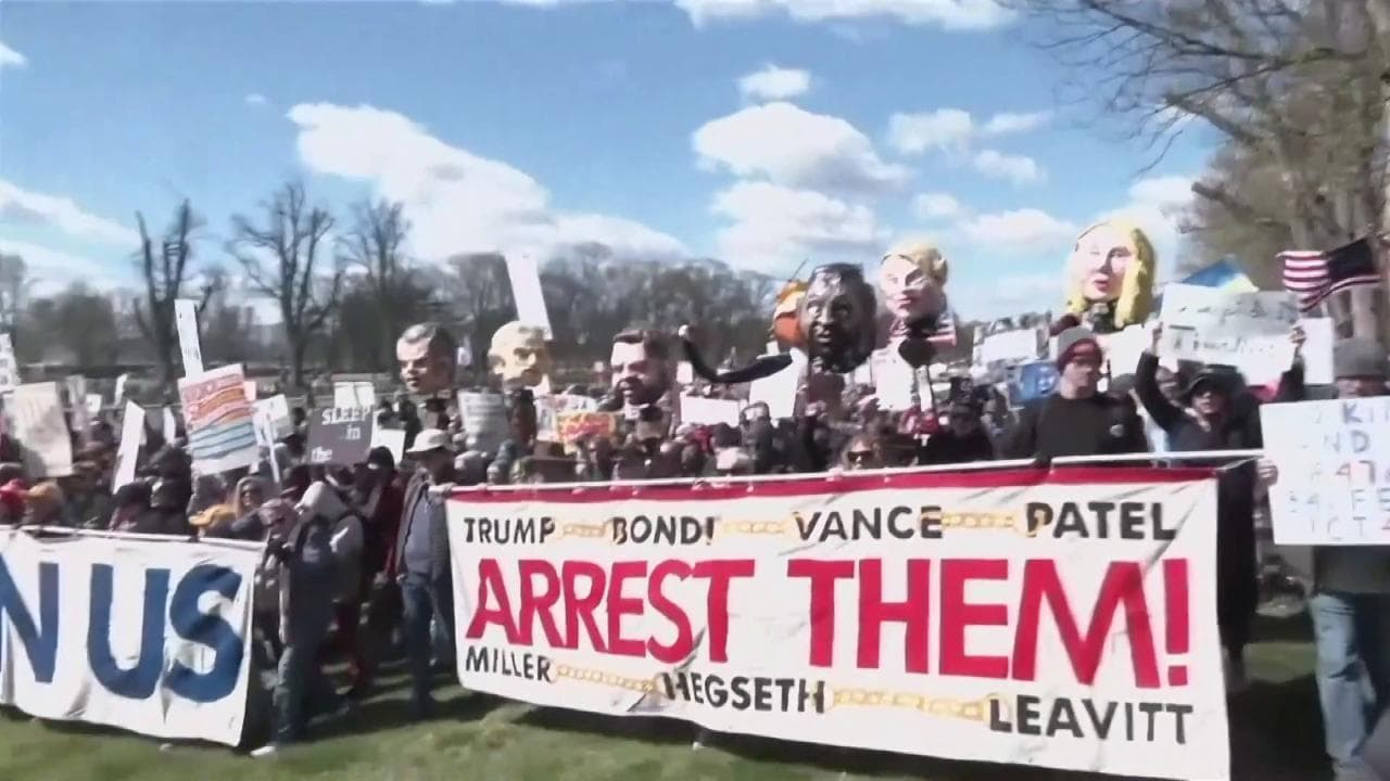 Usa, a Washington il corteo No Kings contro Trump e la sua amministrazione: "Arrestateli tutti"