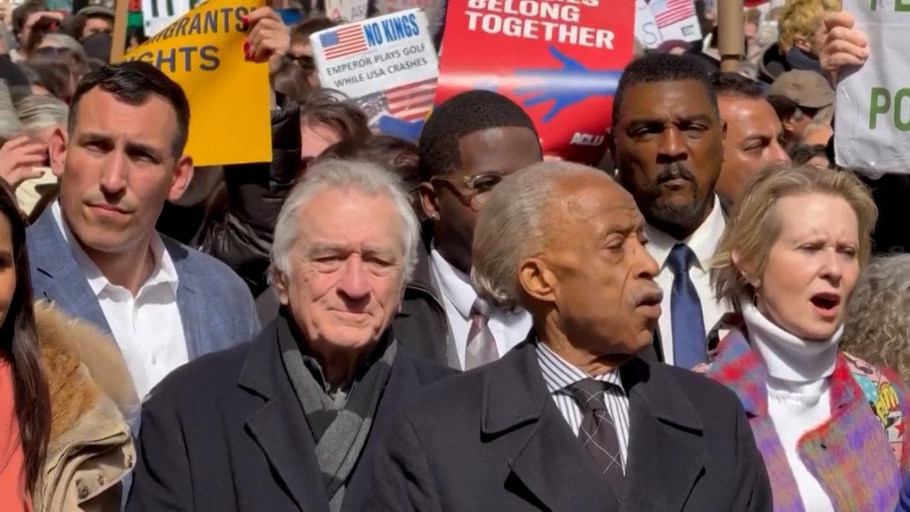 "No Kings": manifestazioni in tutta America, a New York De Niro in prima fila al corteo
