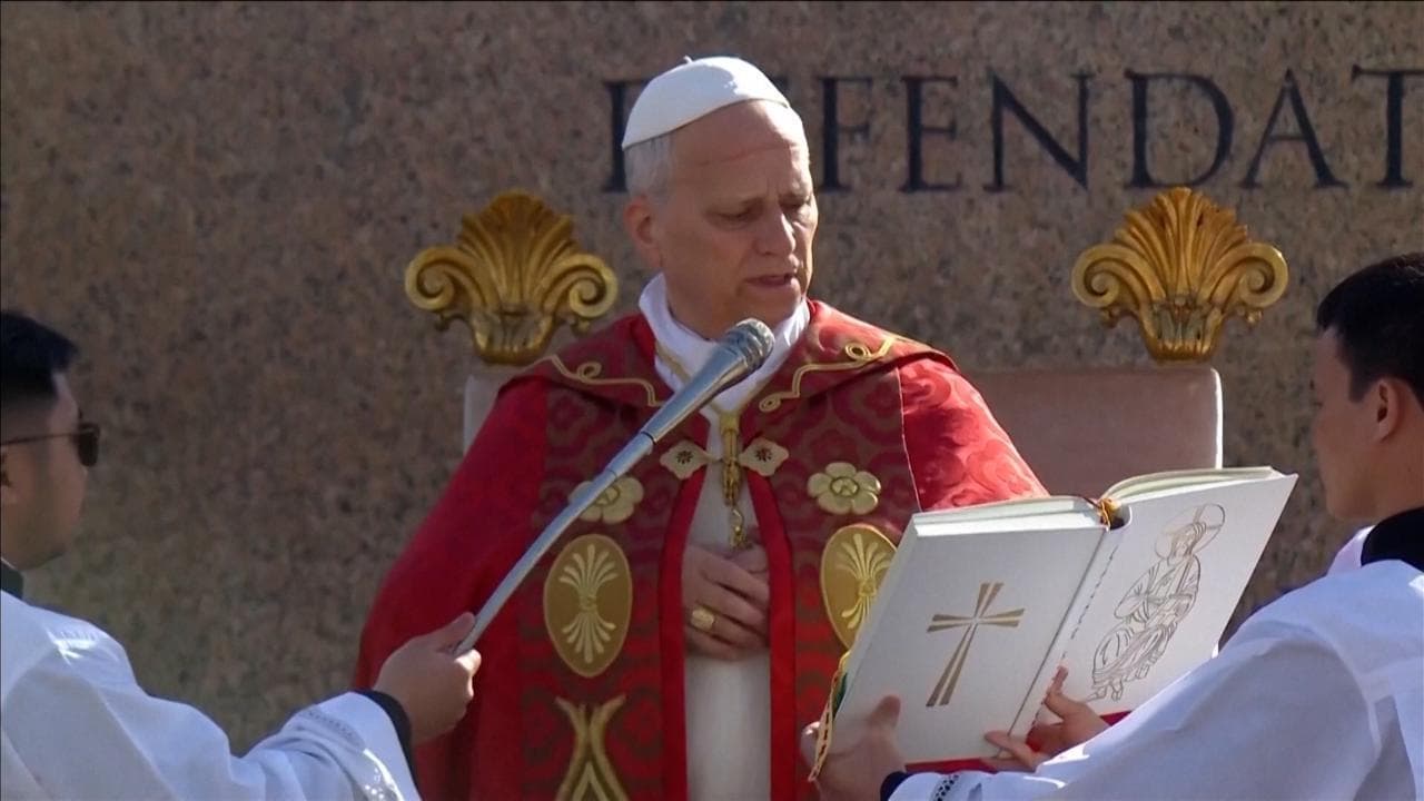 Papa Leone: "Dio non ascolta la preghiera di chi ha le mani che grondano sangue"