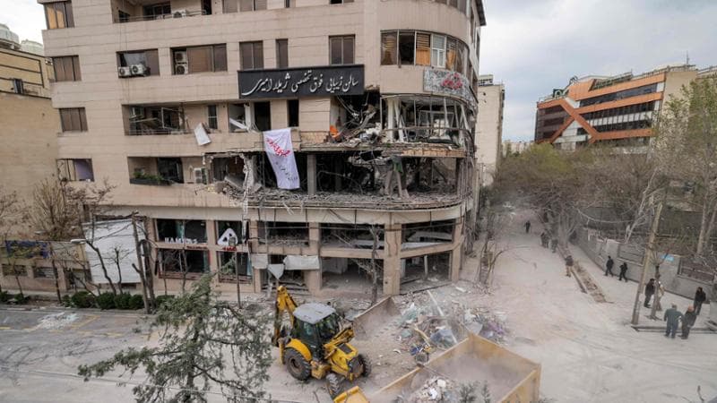 Il palazzo di Teheran che ospita gli uffici della tv qatarina&nbsp;Al Araby, colpito ieri da un missile iraniano
