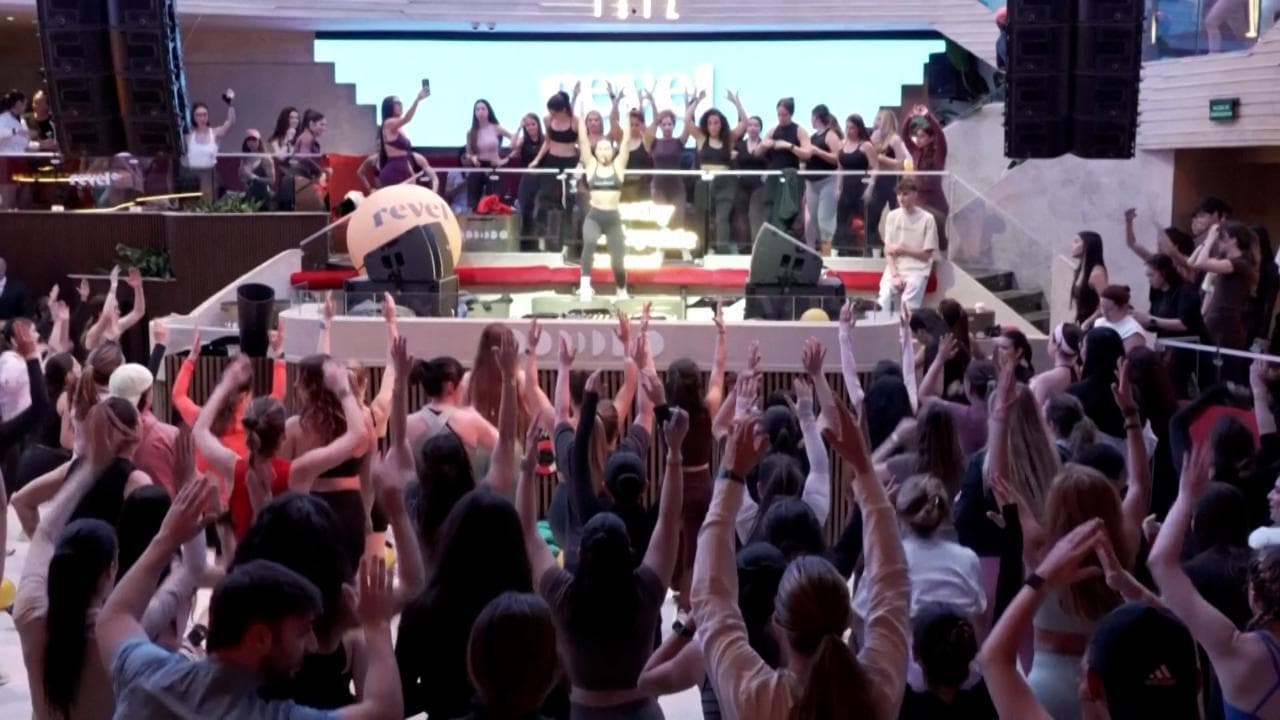 Madrid: tra succhi di frutta, ginnastica mattutina e musica è di moda il "wellness party"