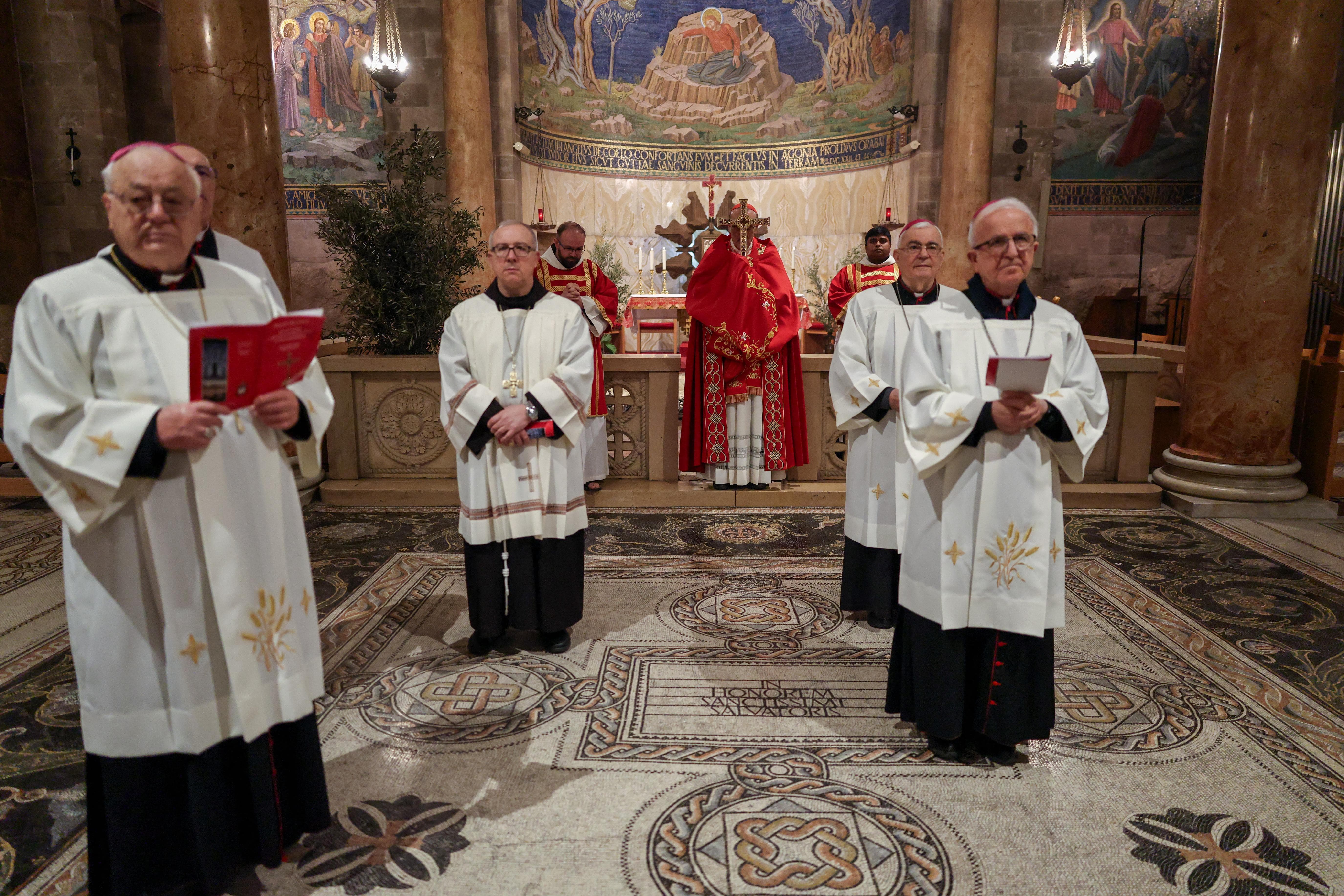 Gerusalemme, messe in diretta dai luoghi santi. Il Patriarcato: “Questioni risolte con le autorità”