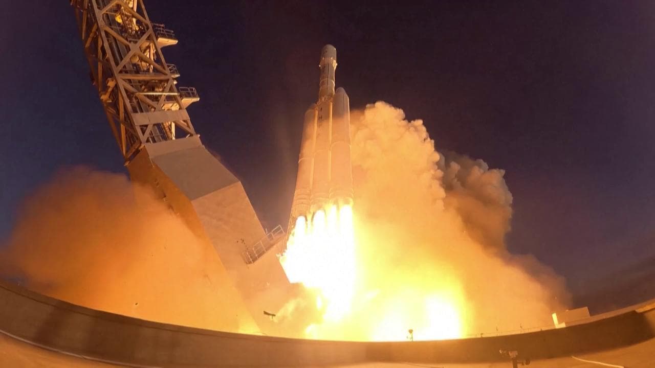 Tre, due, uno: la Cina porta in orbita tre satelliti, il razzo Lijian-2 Y1 si alza in volo