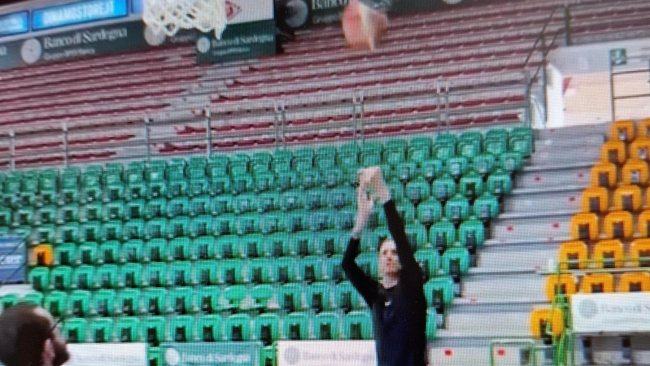 Achille Polonara, Sassari'deki parkeye geri dönüyor ve antrenmanlarının videolarını yayınlıyor