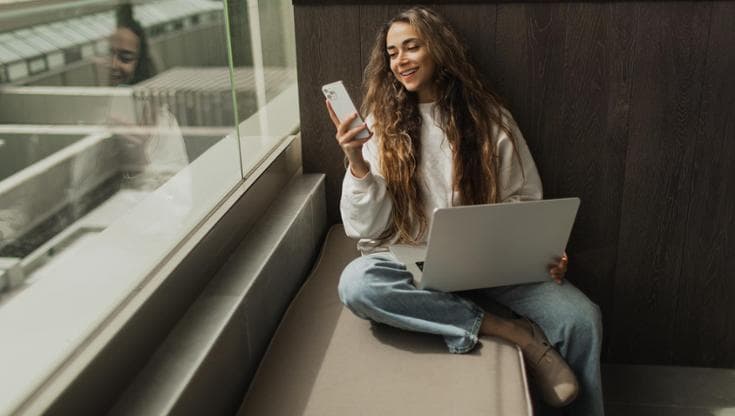 La ‘dieta mediatica’ dei giovani tra social, creator e IA