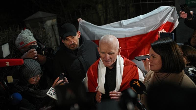 Ales Bjaljatski appena arrivato a Vilnius, in Lituania, dopo essere stato scarcerato ed espulso dalla Bielorussia&nbsp;
