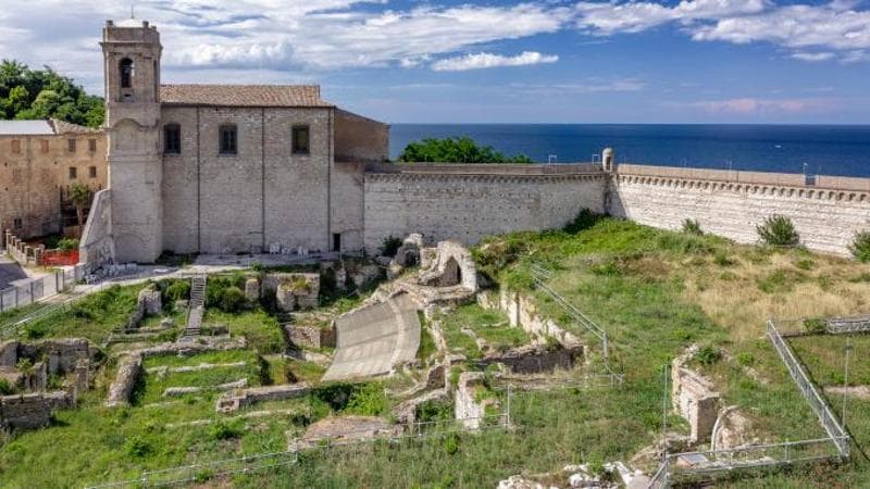 Anfiteatro romano - Photo Zitti