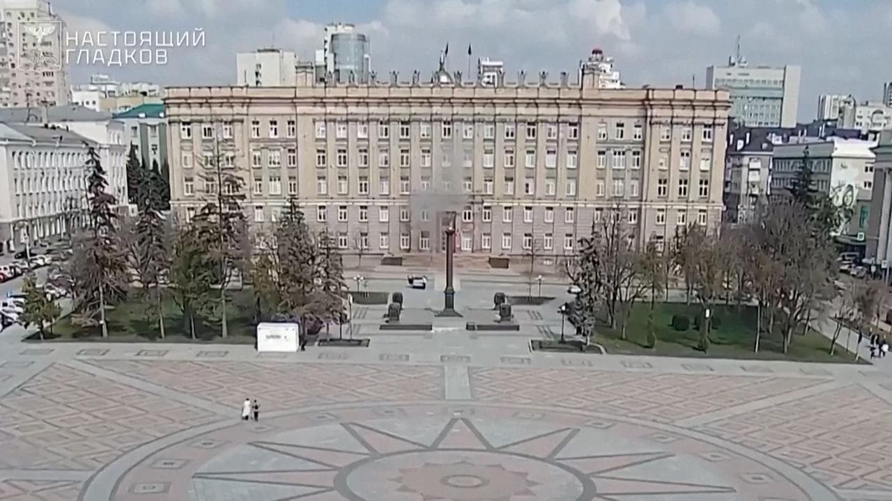 Russia, drone ucraino colpisce un edificio amministrativo a Belgorod: il momento dell'esplosione