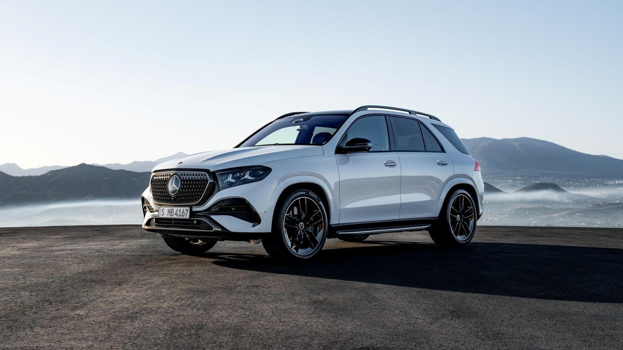 メルセデス、米国タスカルーサの大型SUV工場を祝賀し、新型GLEとGLSを発表