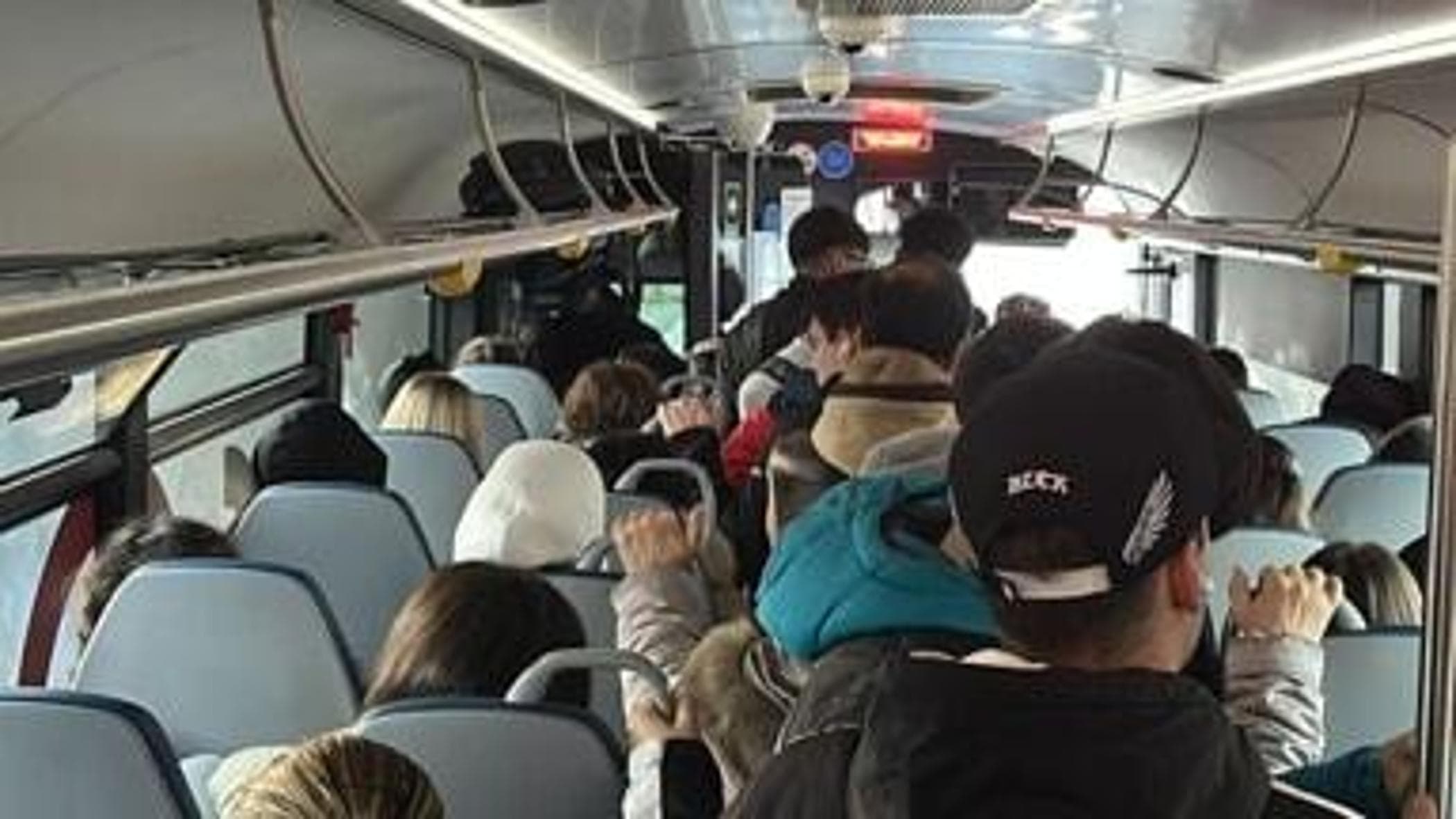 Haklar ayrıcalığa dönüşürse ulaşım yoksulluğu: İş veya eğitim için seyahat etmenin kabusu