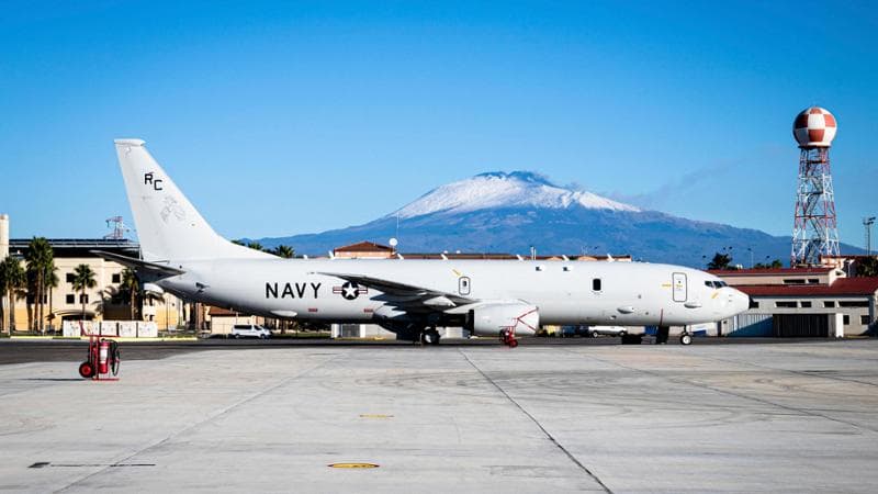 Un aereo americano nella base di Sigonella

