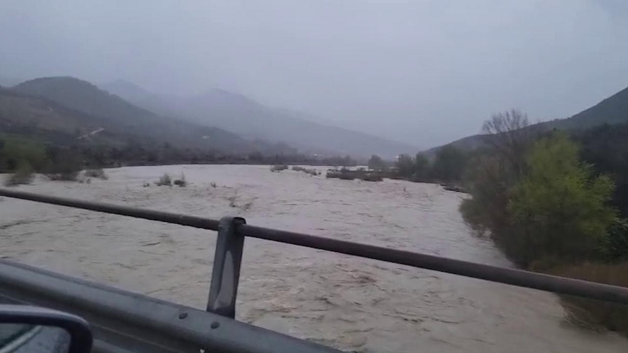Maltempo in Molise, la piena del fiume Trigno ingrossato