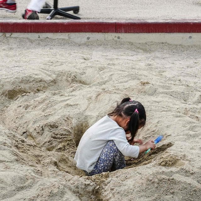 Eşsesliler arasındaki buluşmalar: Japonya'da evlilikten sonra bekar soyadlarına ilişkin yasaya meydan okuyan flört