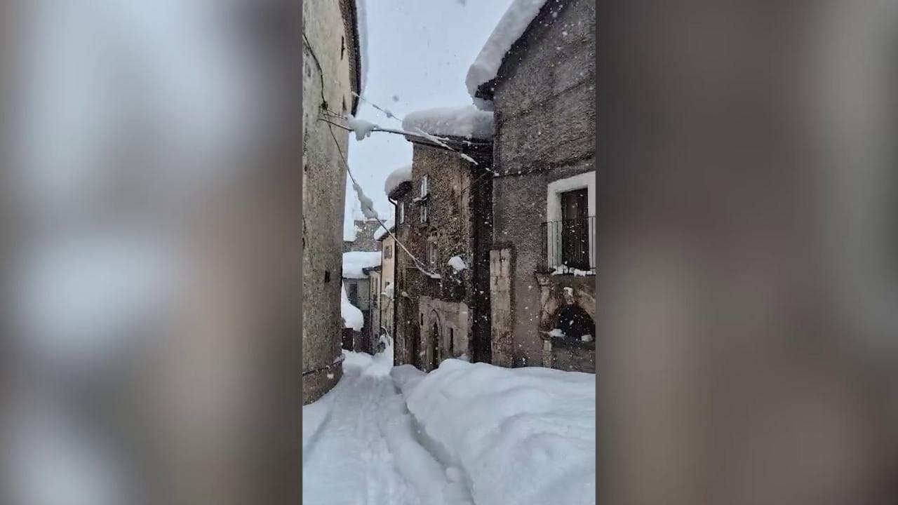 Maltempo e gelo in Abruzzo: la magia dei borghi innevati a primavera