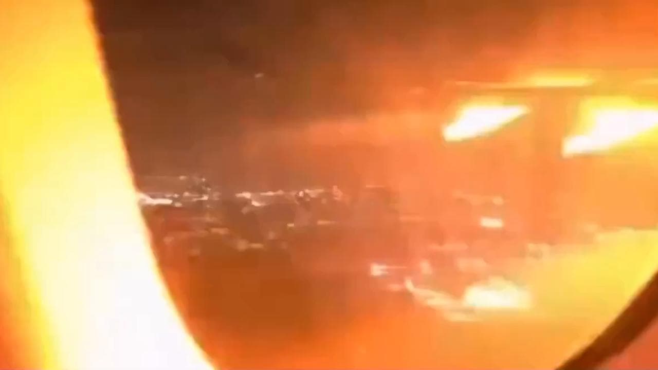 Brasile, un motore dell'aereo esplode poco dopo il decollo: l'incidente ripreso da un passeggero