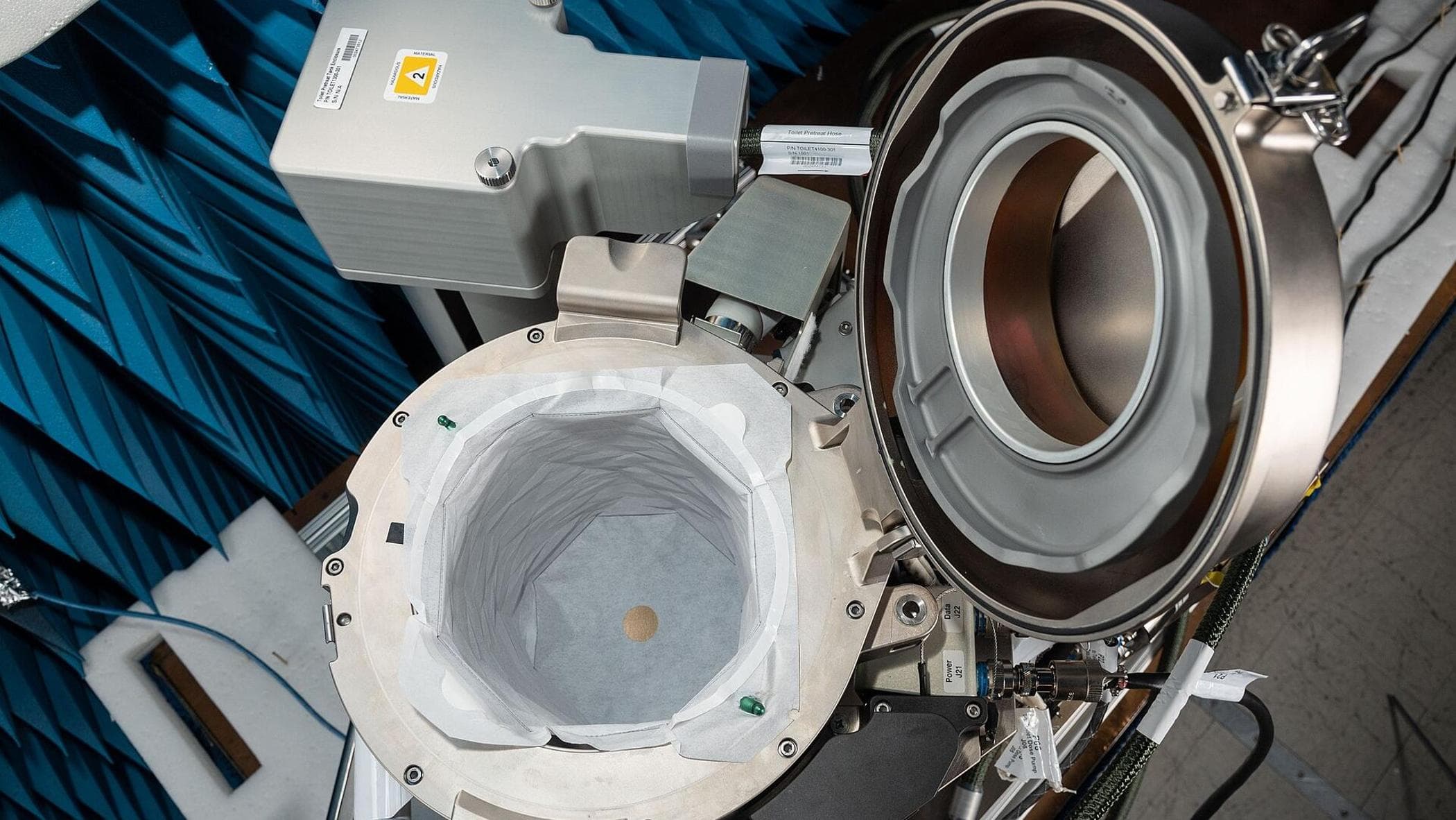 Artemis verso la Luna, luce di allarme nella toilette. Cosa succede se a rompersi è il bagno