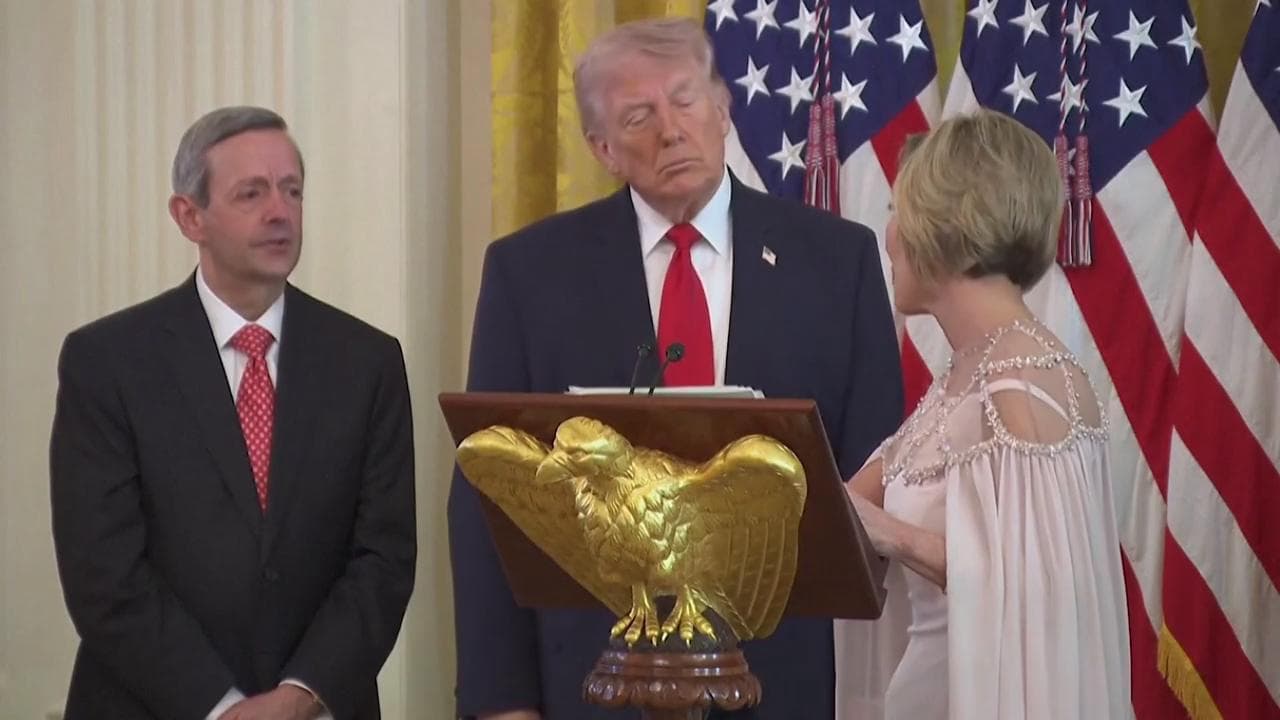 La consigliera spirituale alla Casa Bianca paragona Trump a Gesù: "Tradito e accusato ingiustamente"