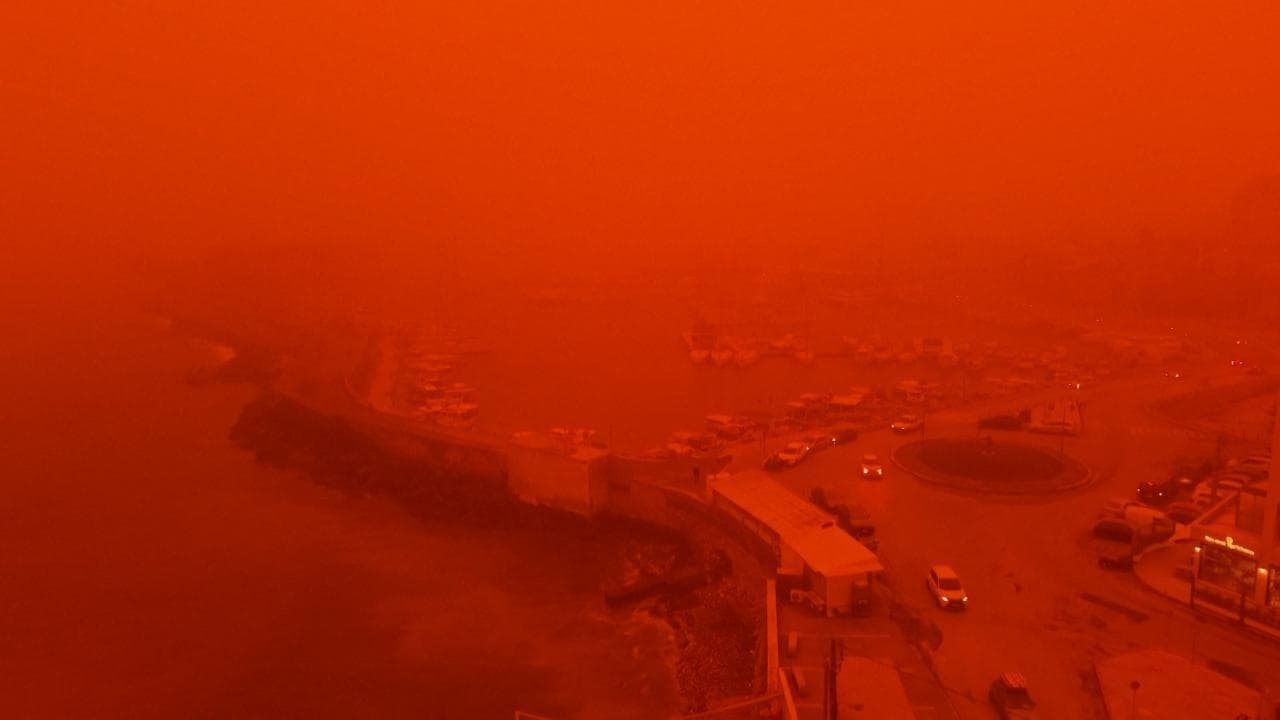 A Creta diventa tutto arancione: è arrivata una eccezionale tempesta di sabbia dall'Africa