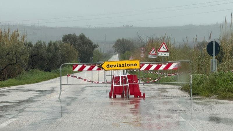 Il Ponte sulla statale 55 sul fiume Trigno chiuso in via precauzionale (foto di Alessia Candito)