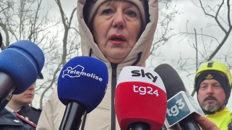 La procuratrice di Larino Elvira Antonelli sul ponte del Trigno (foto di Alessia Candito)