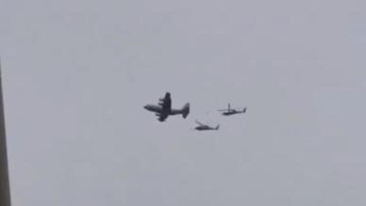 Iran, due elicotteri e un aereo volano a bassa quota in cerca del jet americano precipitato