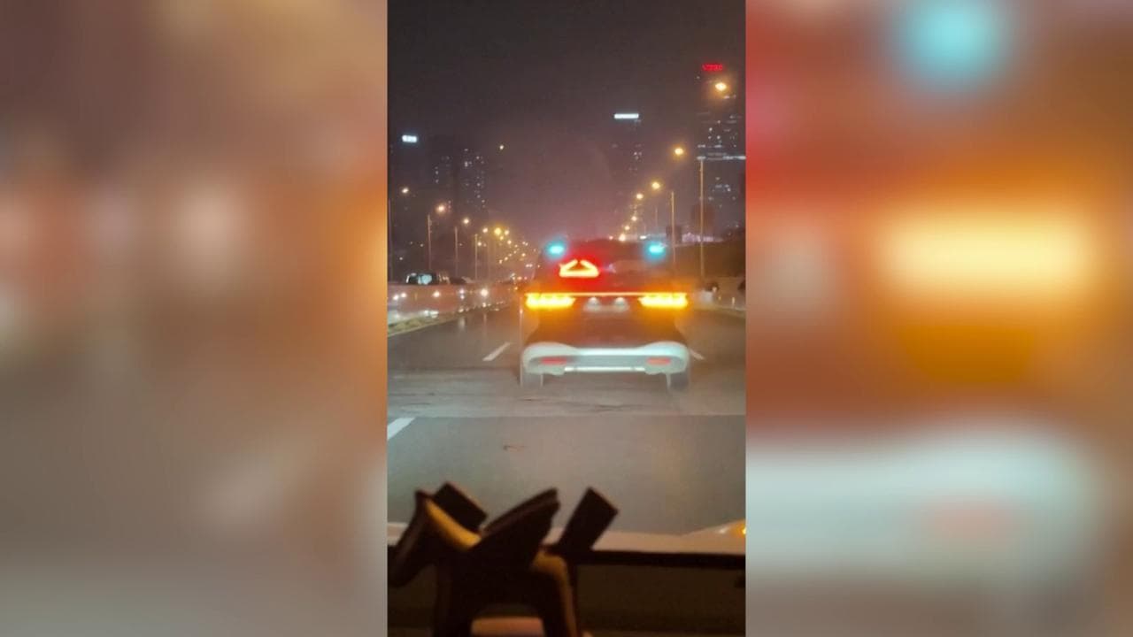 Wuhan, si bloccano i robotaxi: slalom fra i mezzi fuori controllo e polemiche sulla sicurezza
