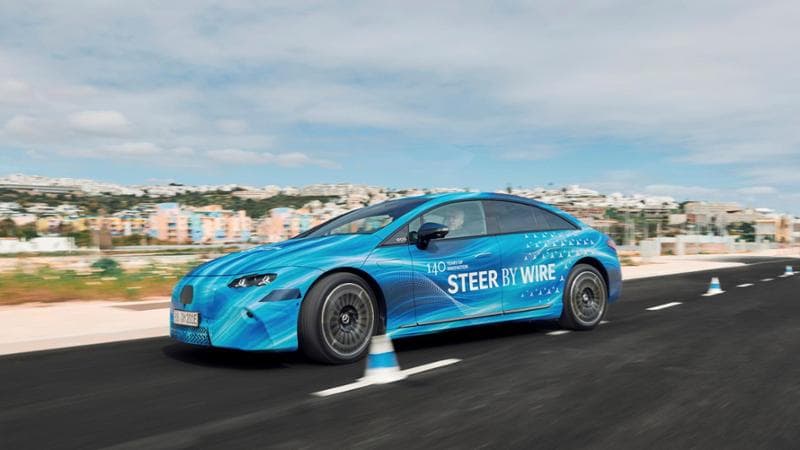 Evrim kablolu olarak devam ediyor: şimdi sıra Mercedes EQS'de. Portekiz'deki sınav