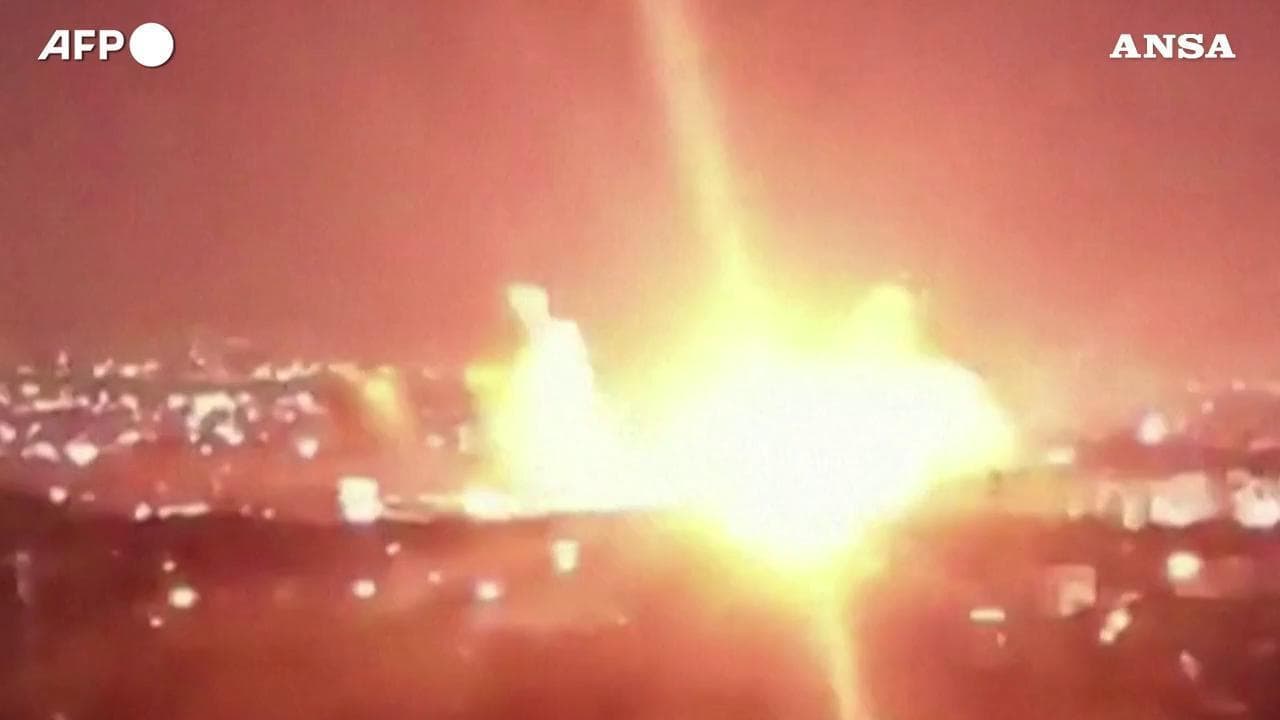 Teheran sotto attacco: nuove esplosioni vicino all'aeroporto